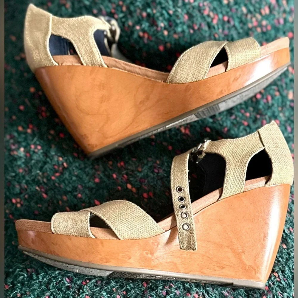 ‼️RARE‼️🎸Dr. Scholl’s🎸🔥NWOT🔥Melody Metallic Strappy Wedge Sandals—7.5